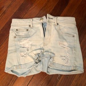 Light wash hi rise shortie American eagle